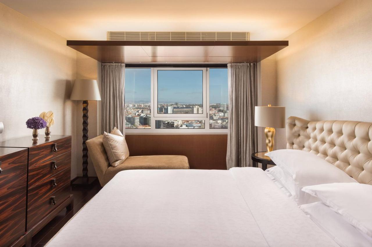 Presidential Suite Club lounge access 1 King Skyline view